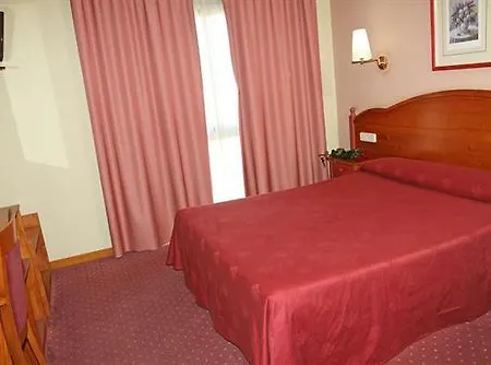Hotel Maria De Luna 3*
